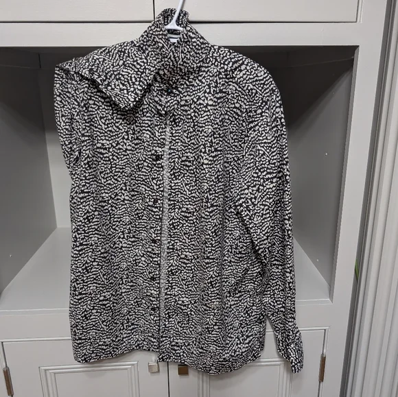 Ted Baker Men's L print for your wild side. Button detail gorgeous - Picture 4 of 15